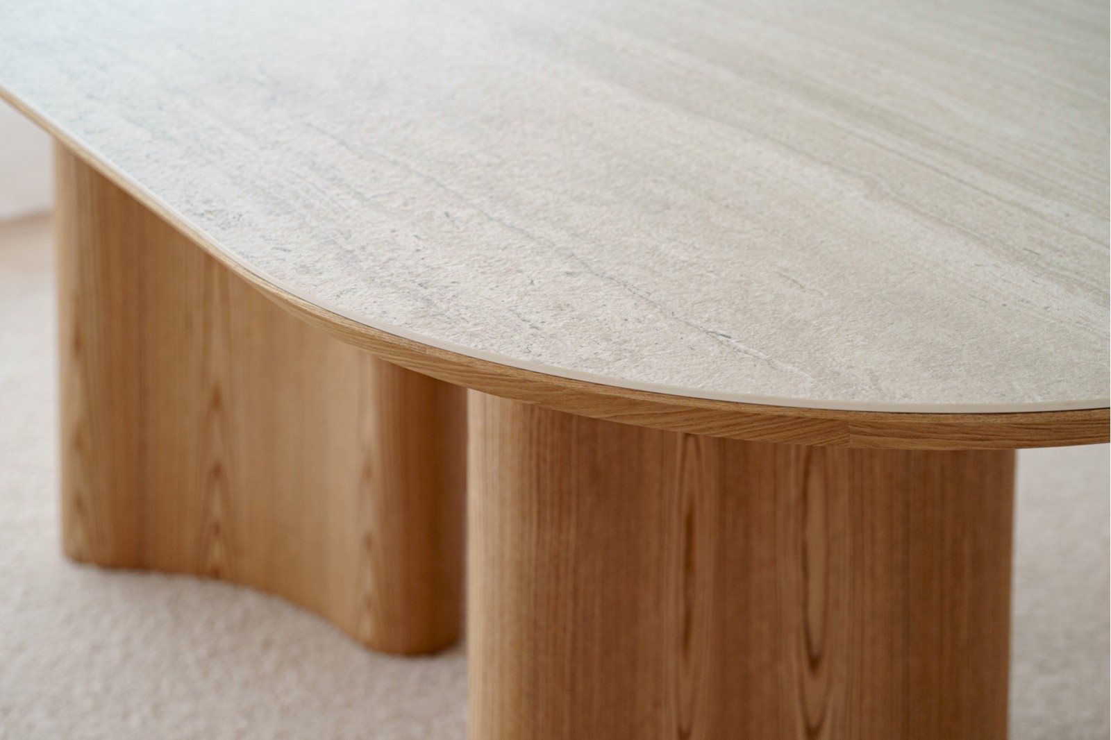 Mesa curva cerámico gris fresno