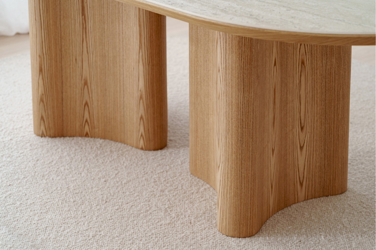 Mesa curva cerámico gris fresno