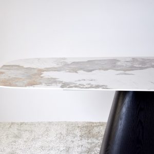 Mesa piedra sinterizada y fresno