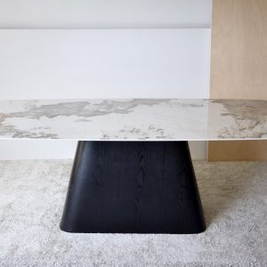 Mesa piedra sinterizada y fresno