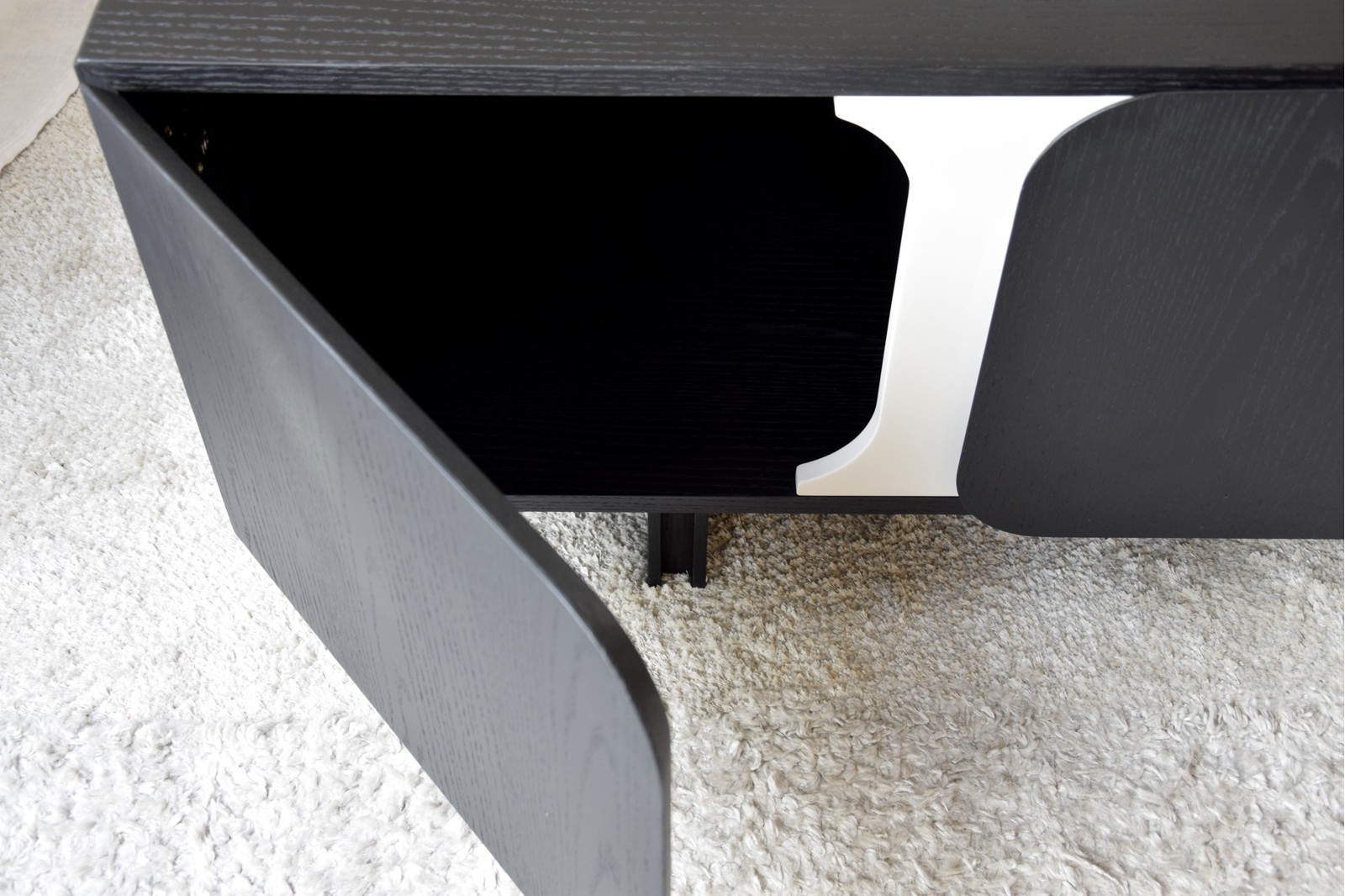 Mueble curva roble negro arena mate