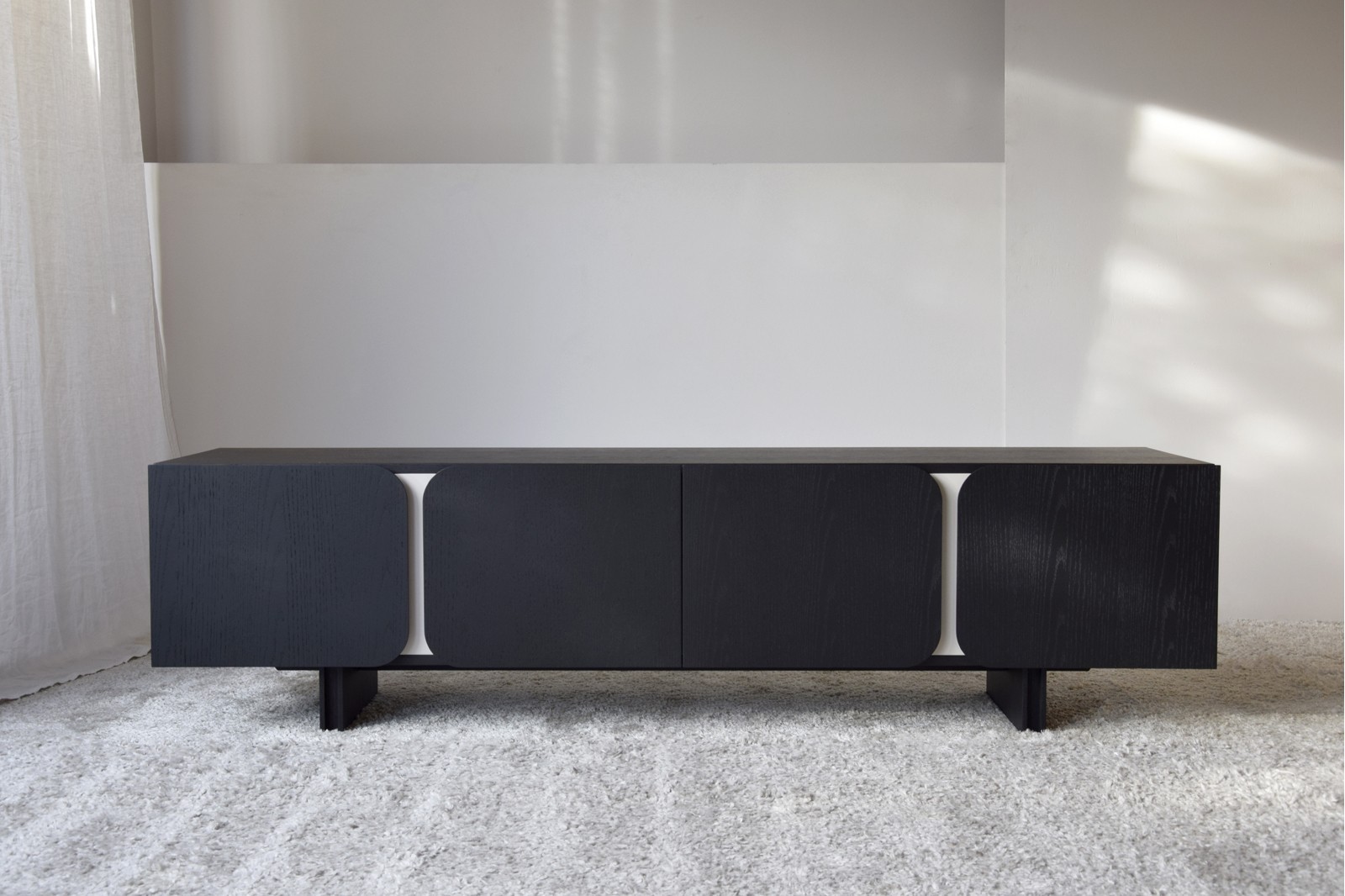 Mueble curva roble negro arena mate