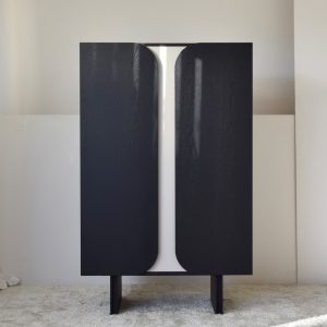 Armario curva roble negro y arena