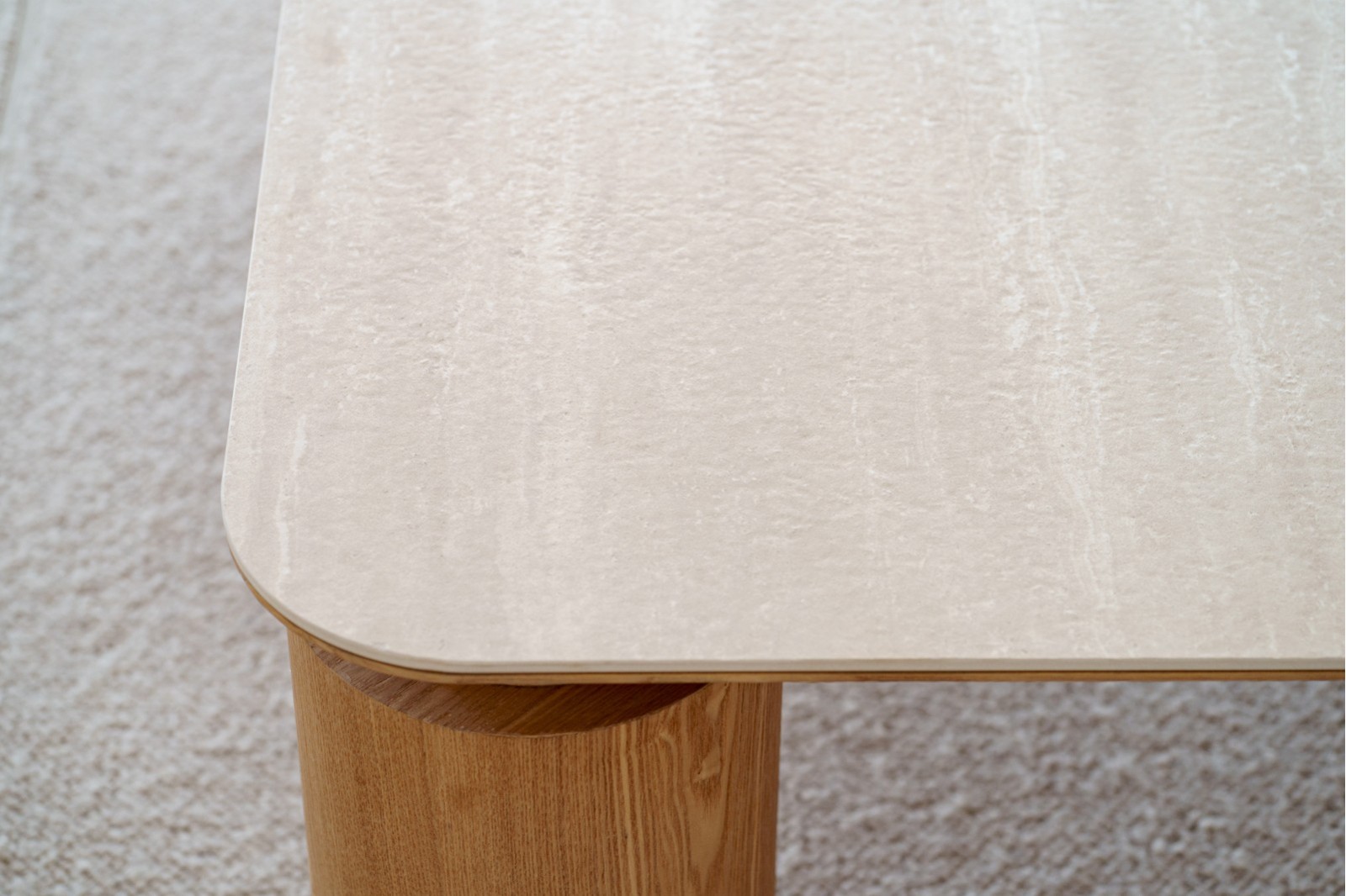 Mesa línea cerámico beige fresno