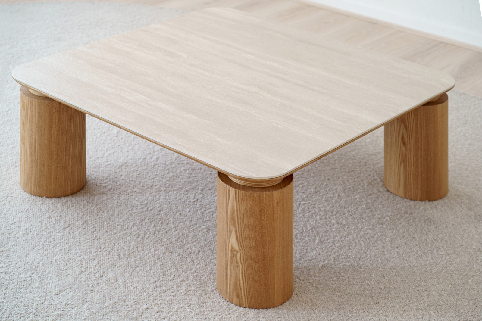 Mesa línea cerámico beige fresno