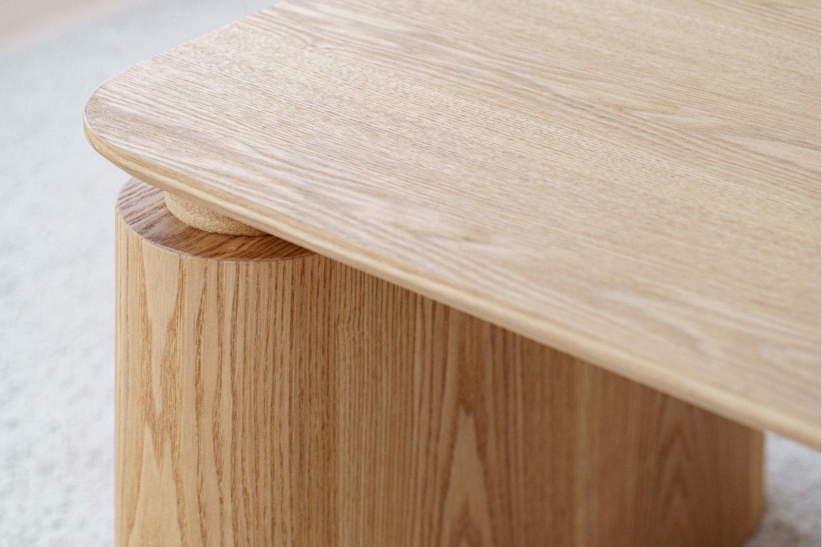 Mesa línea fresno natural