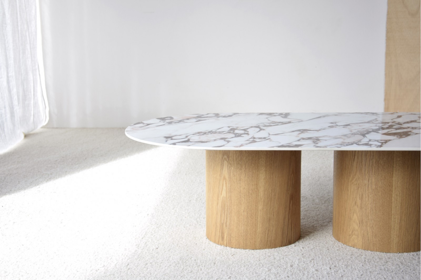 Mesa ría cerámico y fresno