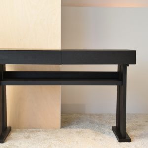 Consola en roble negro mate