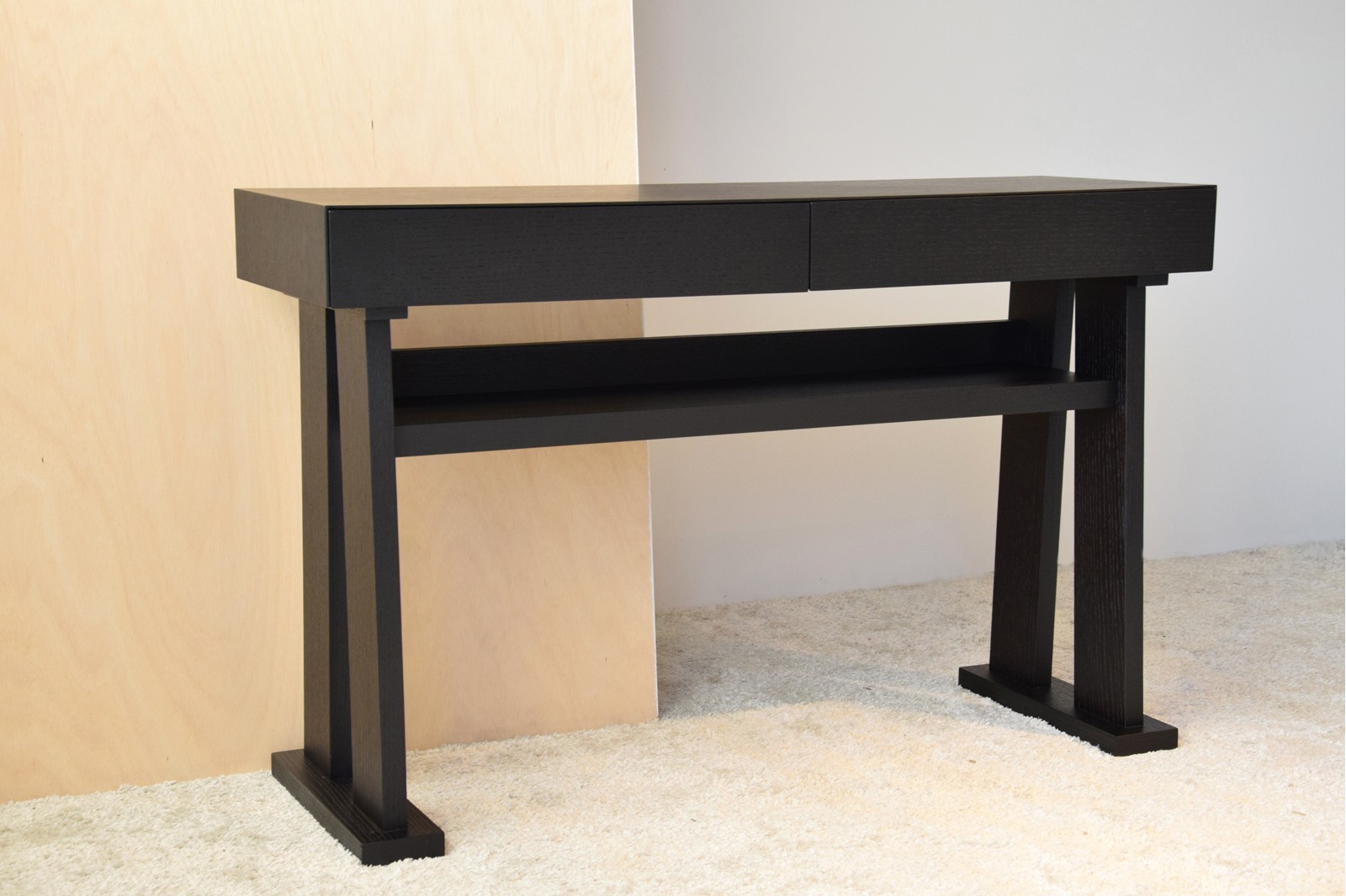 Consola en roble negro mate